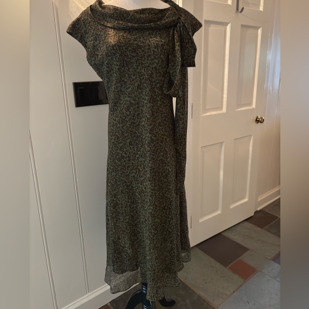 Dana Buchman 100% Silk Dress size 8 *